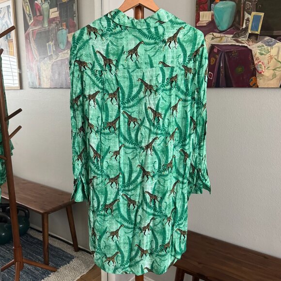 Jane + Delancey - Giraffe Print Long Button-Down Tunic in Green - Picture 5 of 9